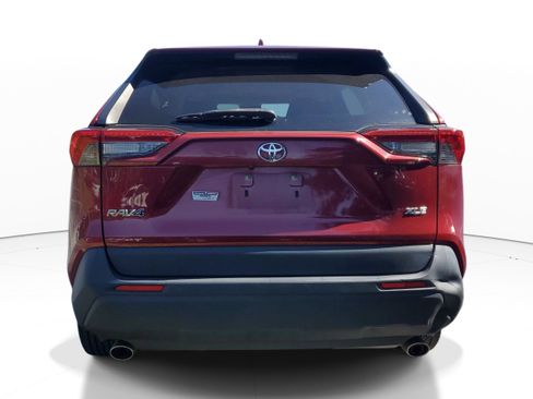 Used 2019 Toyota RAV4 XLE w/ Convenience Package FWD image 5