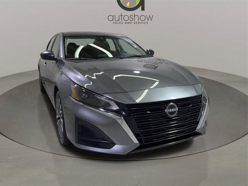 Used 2024 Nissan Altima 2.5 SV image 1