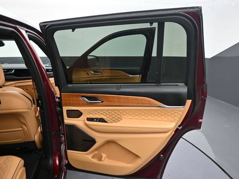 Used 2025 Jeep Grand Cherokee L Summit AWD/4WD image 38