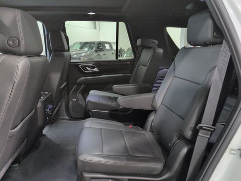 Used 2024 Chevrolet Tahoe Z71 w/ Luxury Package AWD/4WD image 8