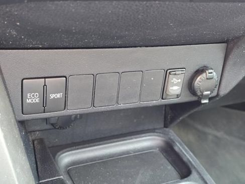 Used 2018 Toyota RAV4 XLE w/ Plus Extra Value Package AWD/4WD image 30