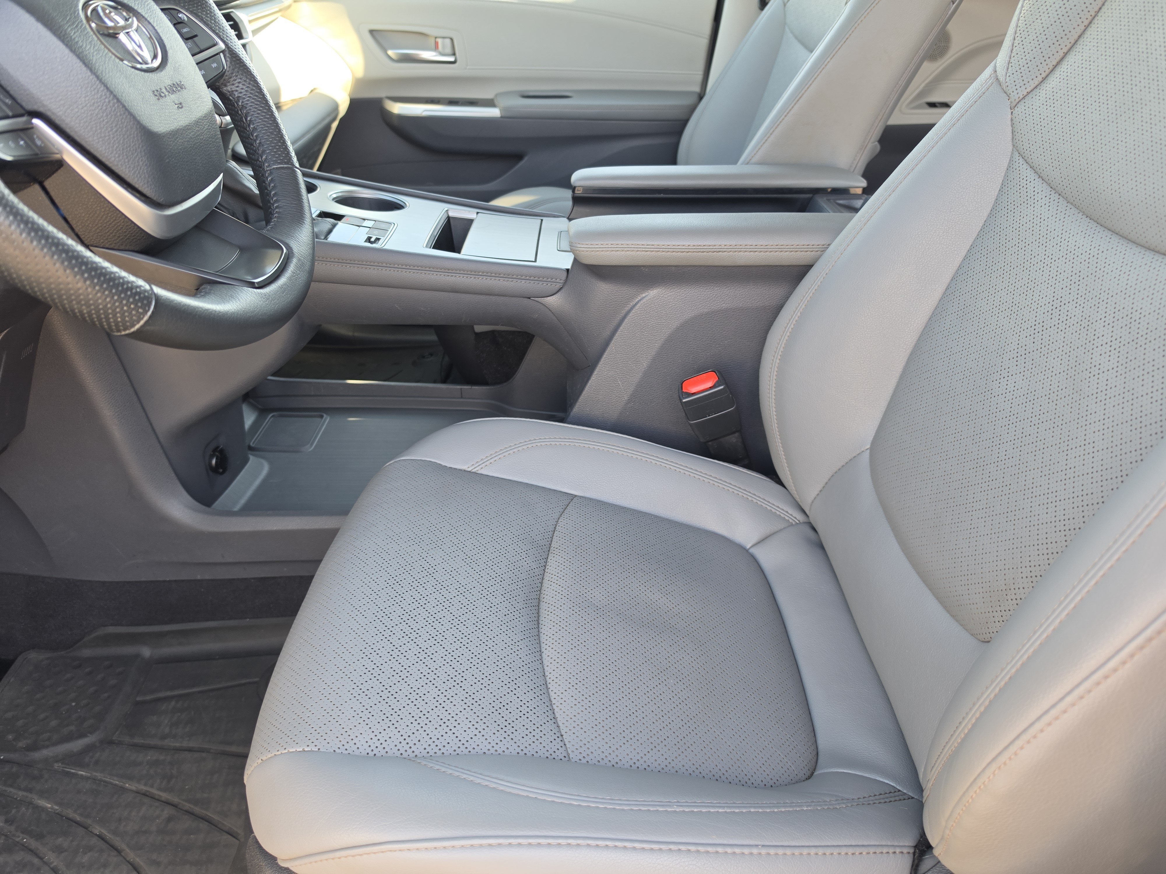 Certified 2024 Toyota Sienna Limited AWD/4WD image 9