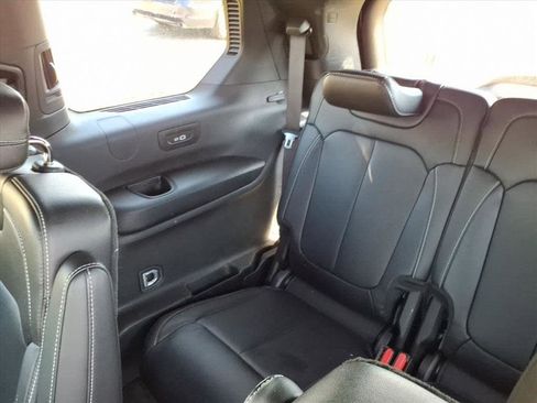 Used 2025 Jeep Grand Cherokee L Limited AWD/4WD image 10