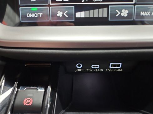 Used 2025 Subaru Legacy Premium AWD/4WD image 13