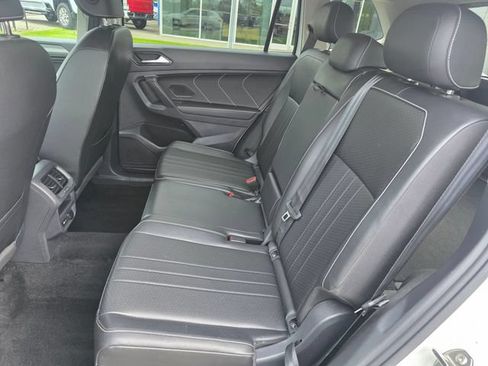 Used 2024 Volkswagen Tiguan SE AWD/4WD image 15