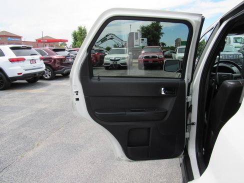 Used 2009 Ford Escape Limited AWD/4WD image 38