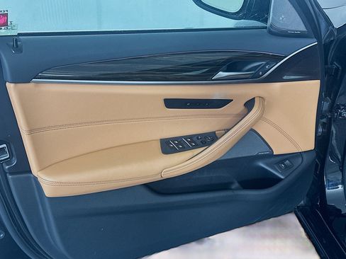 Used 2022 BMW 530i w/ Premium Package image 15