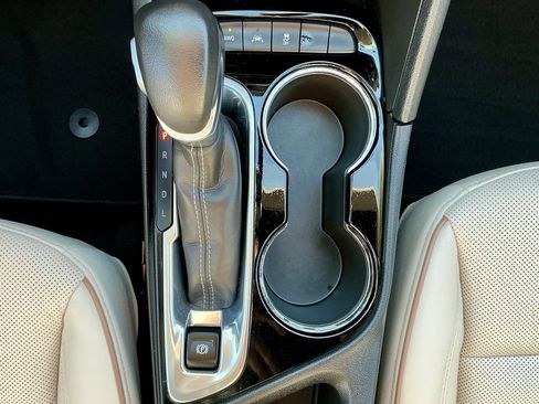 Used 2024 Buick Encore GX Avenir image 38