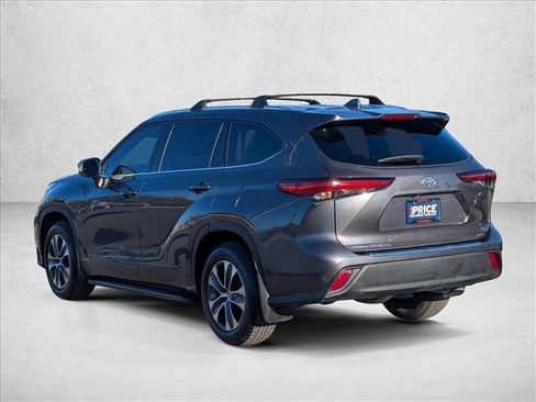 Used 2021 Toyota Highlander XLE image 7