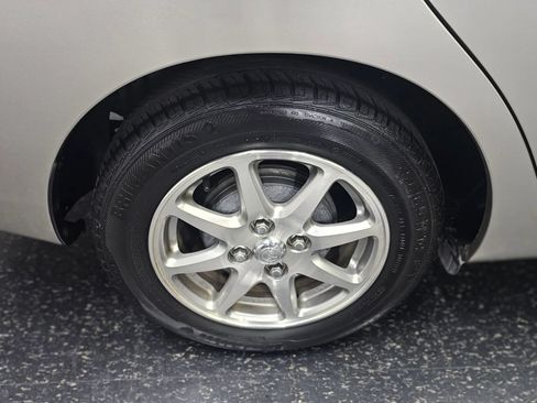 Used 2002 Toyota Prius FWD image 25