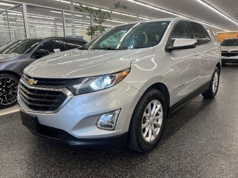 Used 2018 Chevrolet Equinox LT FWD image 2