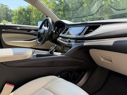 Used 2018 Buick Enclave Premium w/ Experience Buick Package FWD image 15