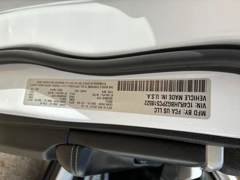 Used 2023 Jeep Grand Cherokee Limited w/ Luxury Tech Group II image 13