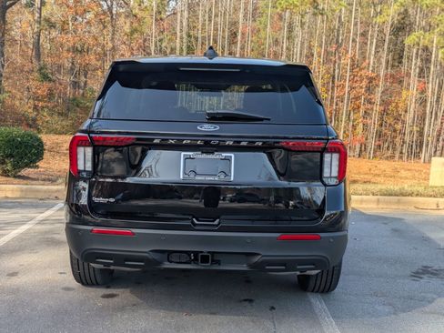 New 2026 Ford Explorer Active image 4
