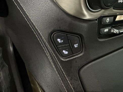 Used 2016 GMC Yukon XL Denali image 21