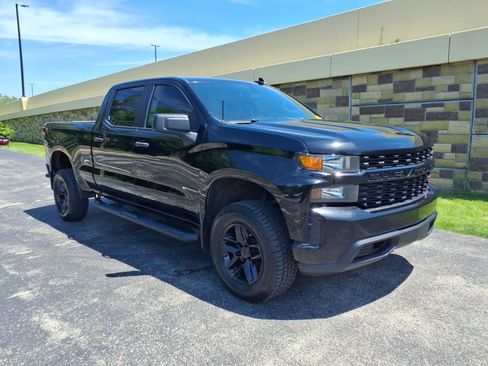Used 2021 Chevrolet Silverado 1500 Custom Trail Boss w/ LPO, Dark Essentials Package AWD/4WD image 2