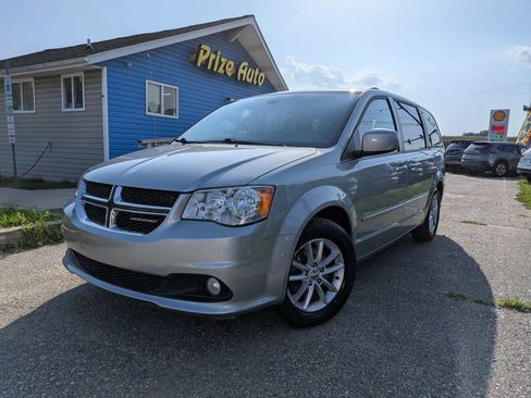 Used 2019 Dodge Grand Caravan SXT FWD image 2