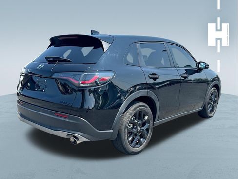 Used 2023 Honda HR-V Sport image 3