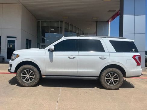 Used 2020 Ford Expedition XLT w/ Equipment Group 201A AWD/4WD image 2