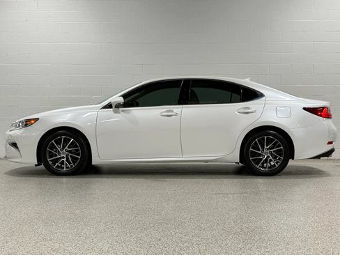 Used 2016 Lexus ES 350 w/ Premium Package w/Wood Trim FWD image 9