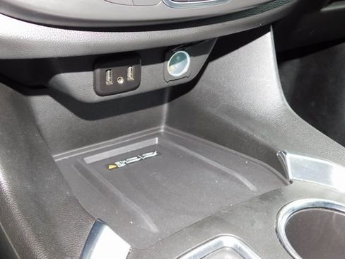 Used 2023 Chevrolet Traverse LT image 42