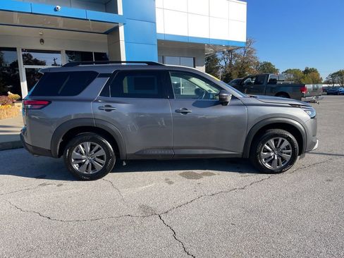 Used 2025 Nissan Pathfinder SV image 57