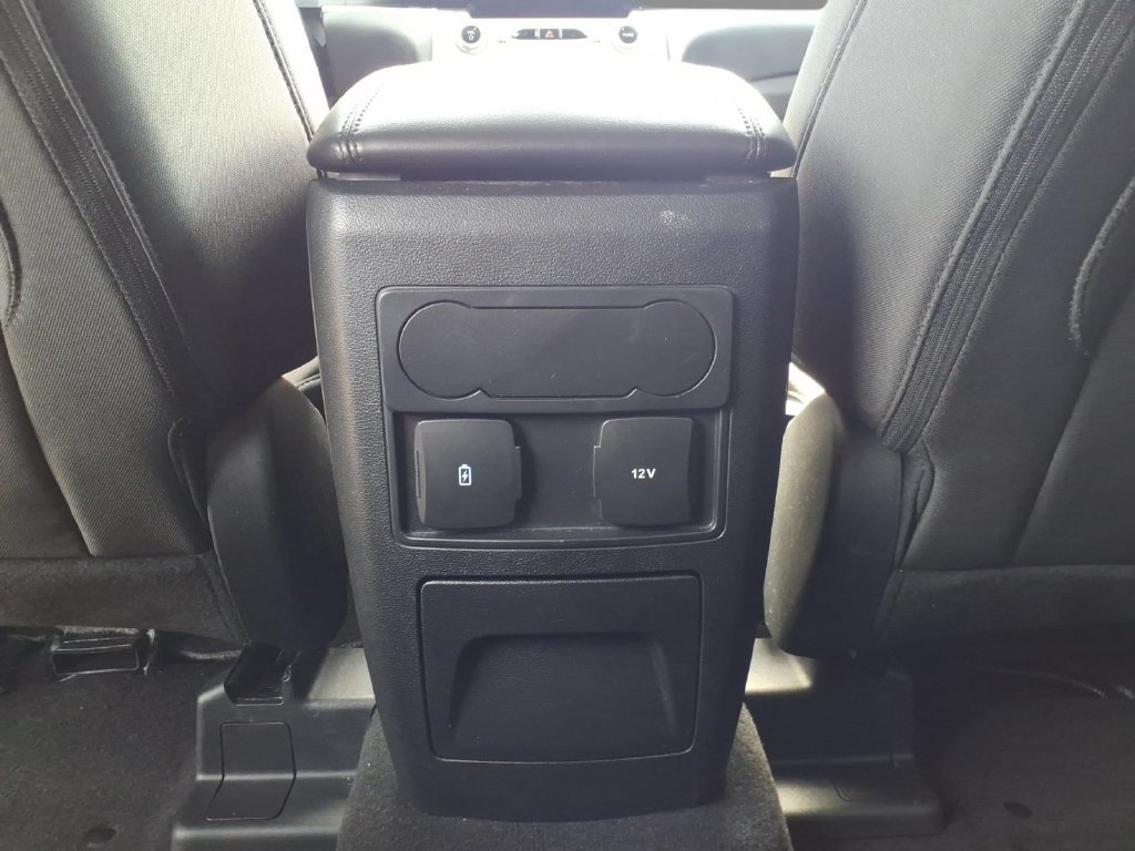Used 2023 Ford Explorer XLT AWD/4WD image 18