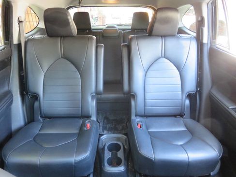 Used 2020 Toyota Highlander XLE AWD/4WD image 21
