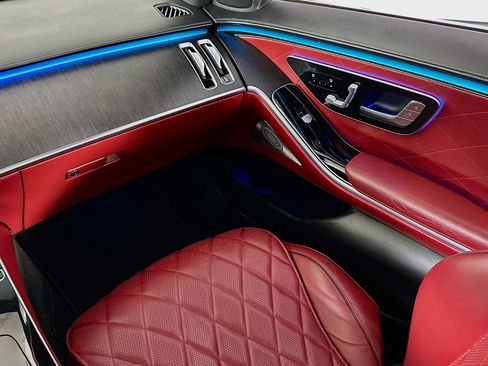 Used 2022 Mercedes-Benz S 580 4MATIC Sedan w/ AMG Line Package image 22