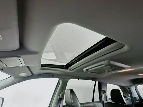 Used 2017 Honda Pilot Touring image 24