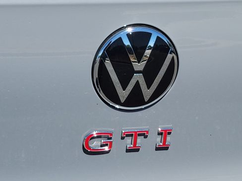 Used 2025 Volkswagen GTI SE FWD image 11