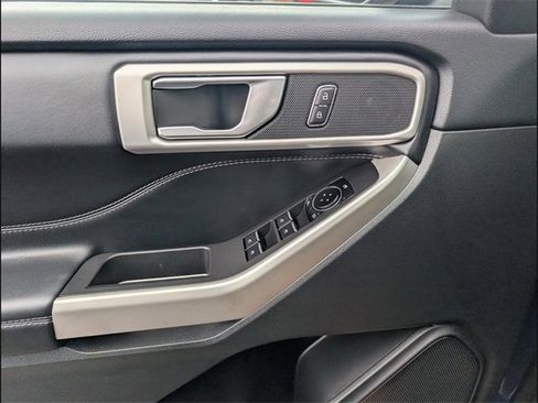 Used 2022 Ford Explorer XLT w/ Equipment Group 202A image 16