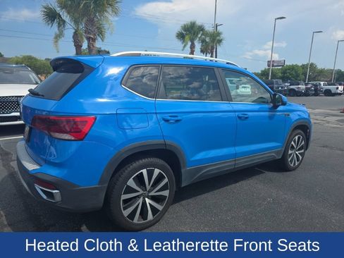 Used 2022 Volkswagen Taos SE w/ Panoramic Sunroof Package FWD image 6
