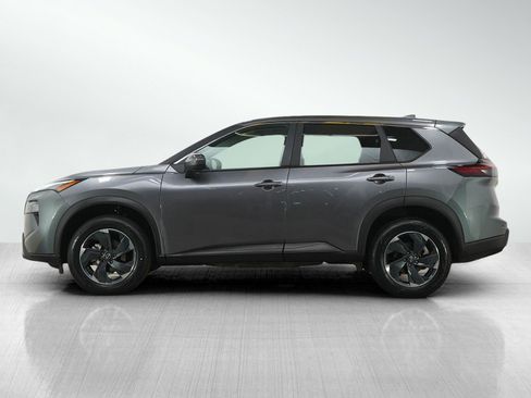 Used 2025 Nissan Rogue SV image 2