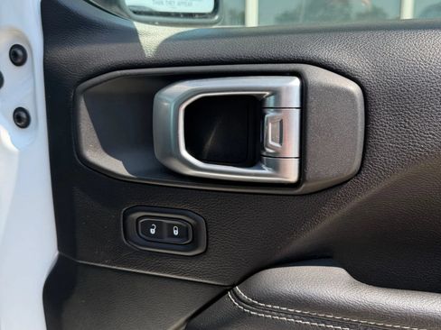 Used 2019 Jeep Wrangler Unlimited Sahara w/ LED Lighting Group AWD/4WD image 16