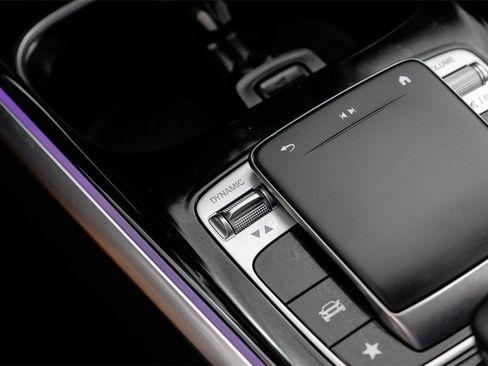 Used 2020 Mercedes-Benz GLB 250 w/ Premium Package image 25