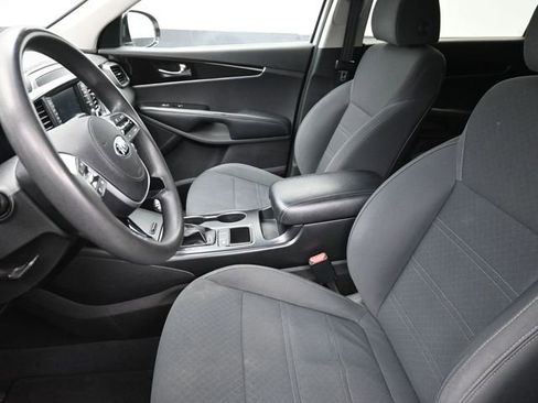 Used 2020 Kia Sorento LX image 17