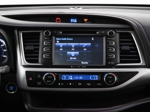 Used 2018 Toyota Highlander XLE AWD/4WD image 16