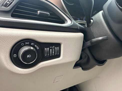 Used 2017 Chrysler Pacifica Touring Plus w/ Tire & Wheel Group image 25