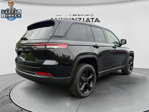 Used 2023 Jeep Grand Cherokee Limited w/ Black Appearance Package AWD/4WD image 5