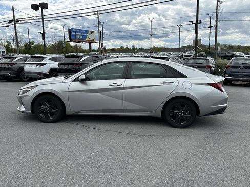 Used 2021 Hyundai Elantra SEL FWD image 5