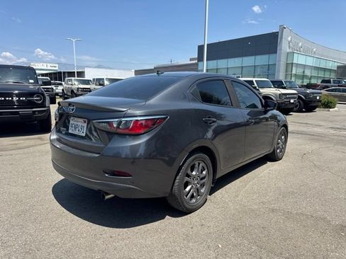 Used 2019 Toyota Yaris LE FWD image 3