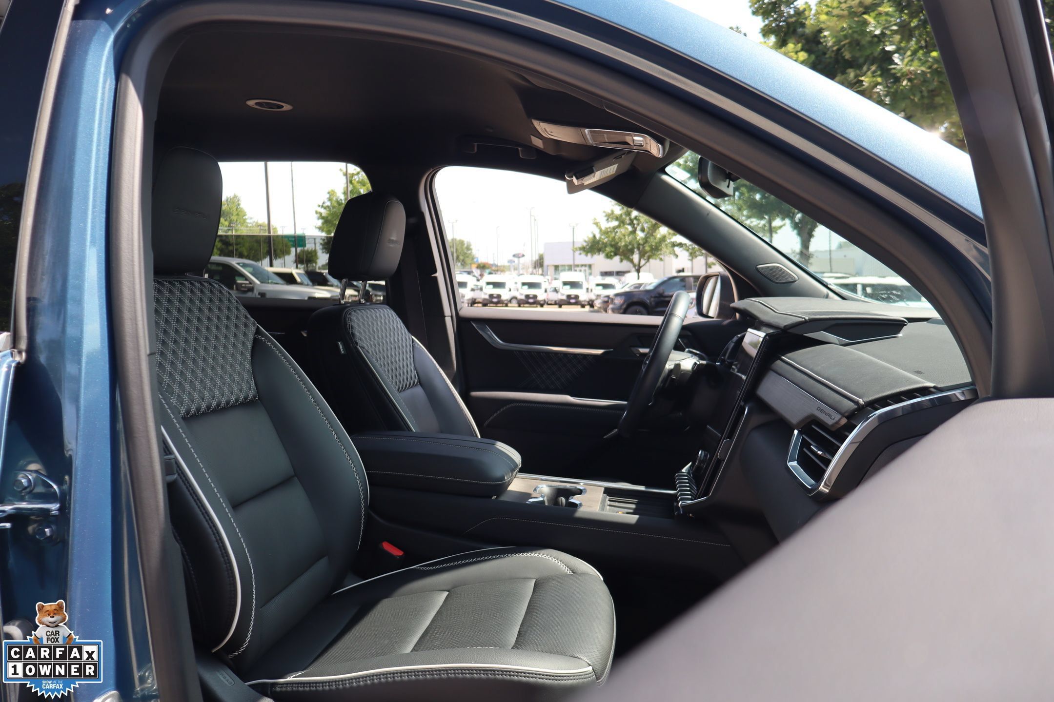 Used 2025 GMC Acadia Denali w/ LPO, Floor Liner Package FWD image 33