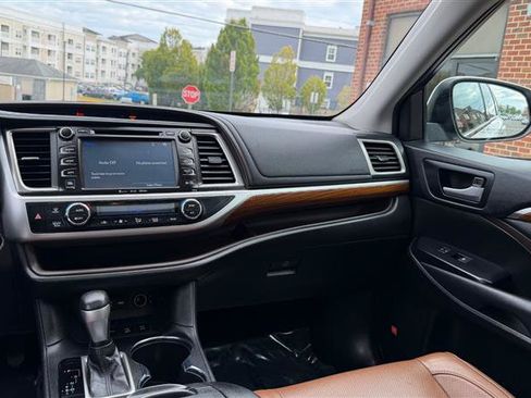 Used 2019 Toyota Highlander Limited AWD/4WD image 29