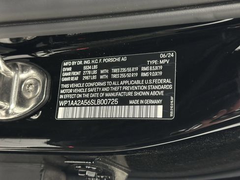 Certified 2025 Porsche Macan image 55