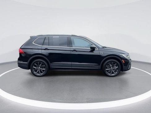 Used 2022 Volkswagen Tiguan SE w/ Panoramic Sunroof Package AWD/4WD image 9