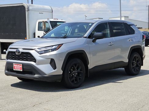 Used 2024 Toyota RAV4 LE FWD image 3