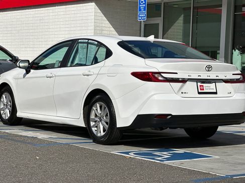 Used 2025 Toyota Camry SE FWD image 6