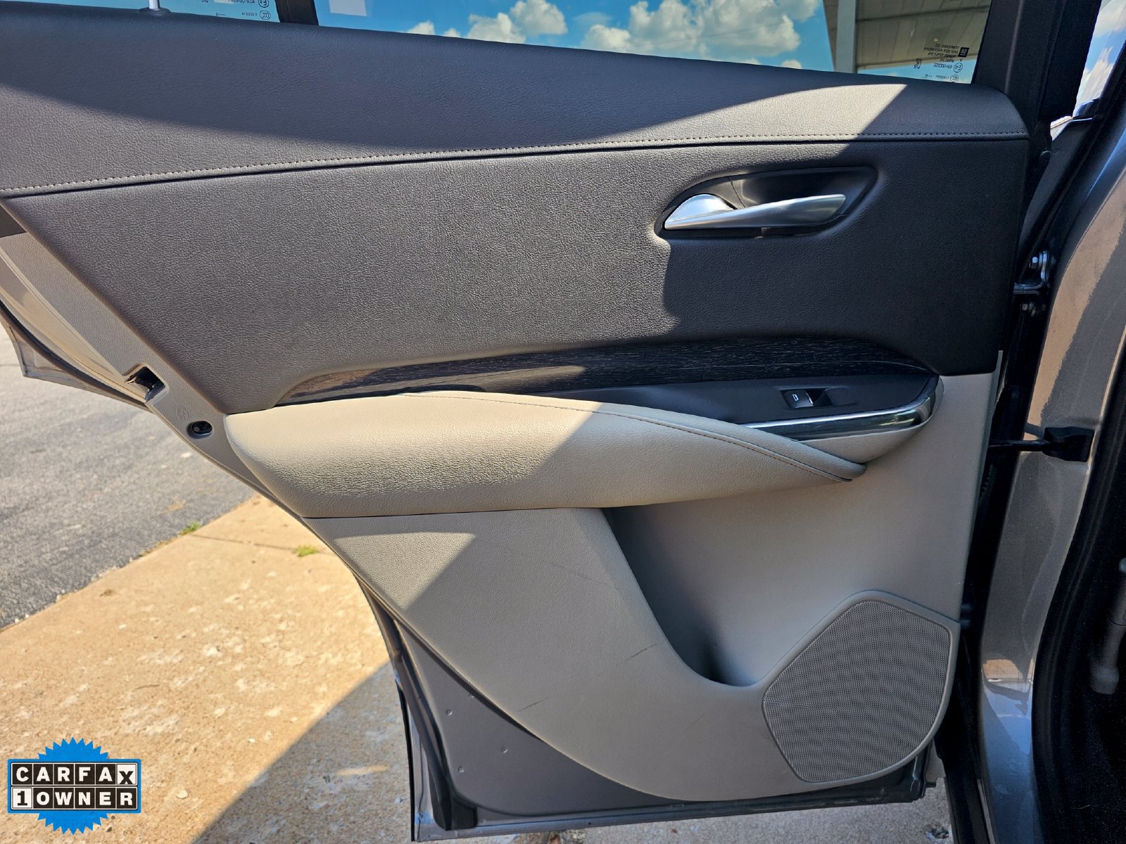 Used 2023 Cadillac XT4 Premium Luxury FWD image 31
