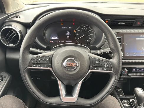 Used 2021 Nissan Kicks SV FWD image 10